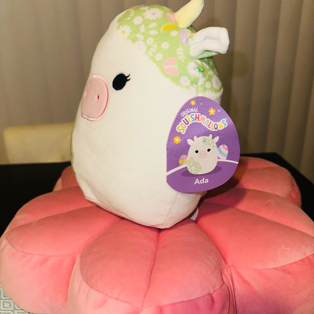 Ada the cow flower details Squishmallow 8” NWT